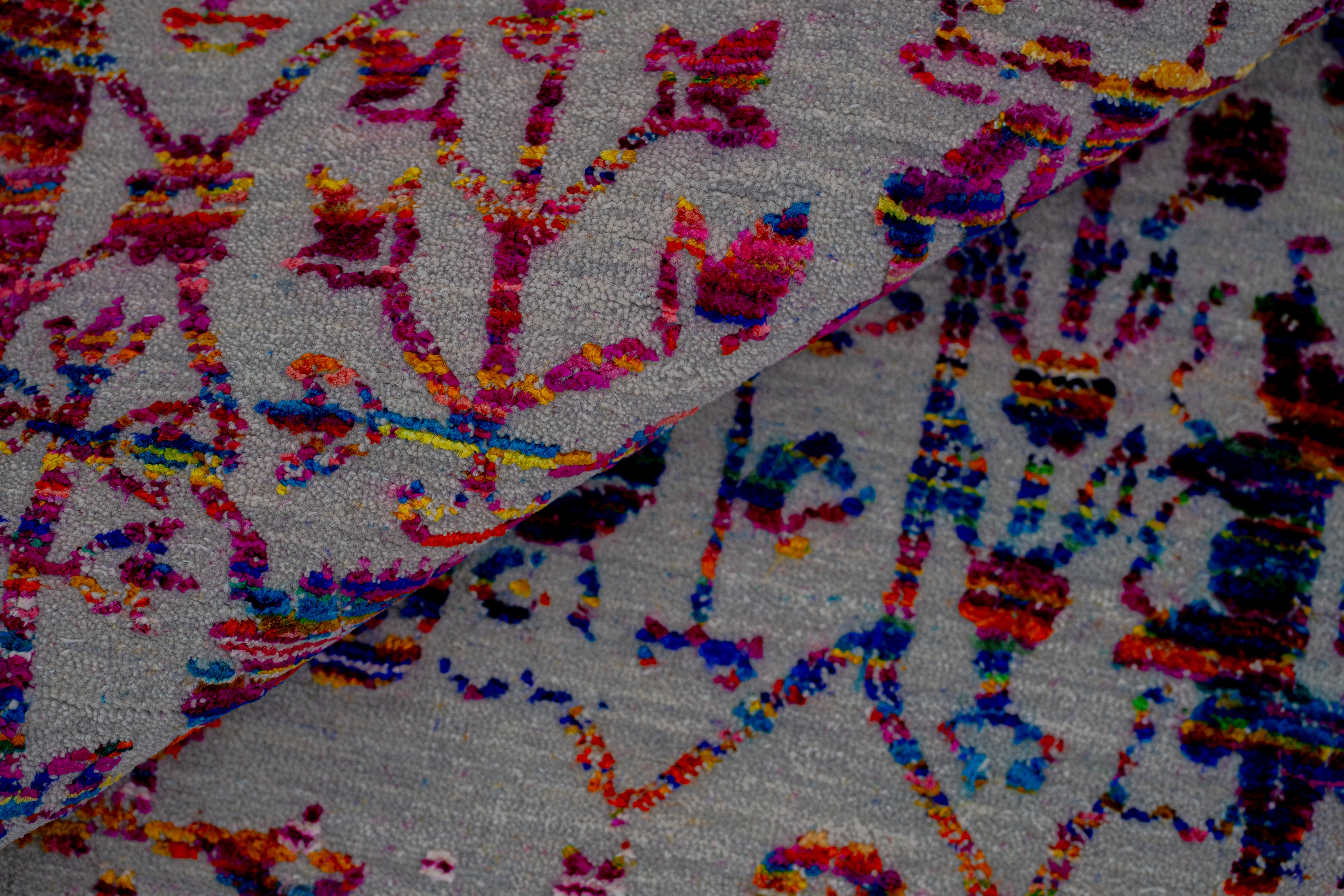 Handknotted Modern Carpet DIA- 3386 VASE 3