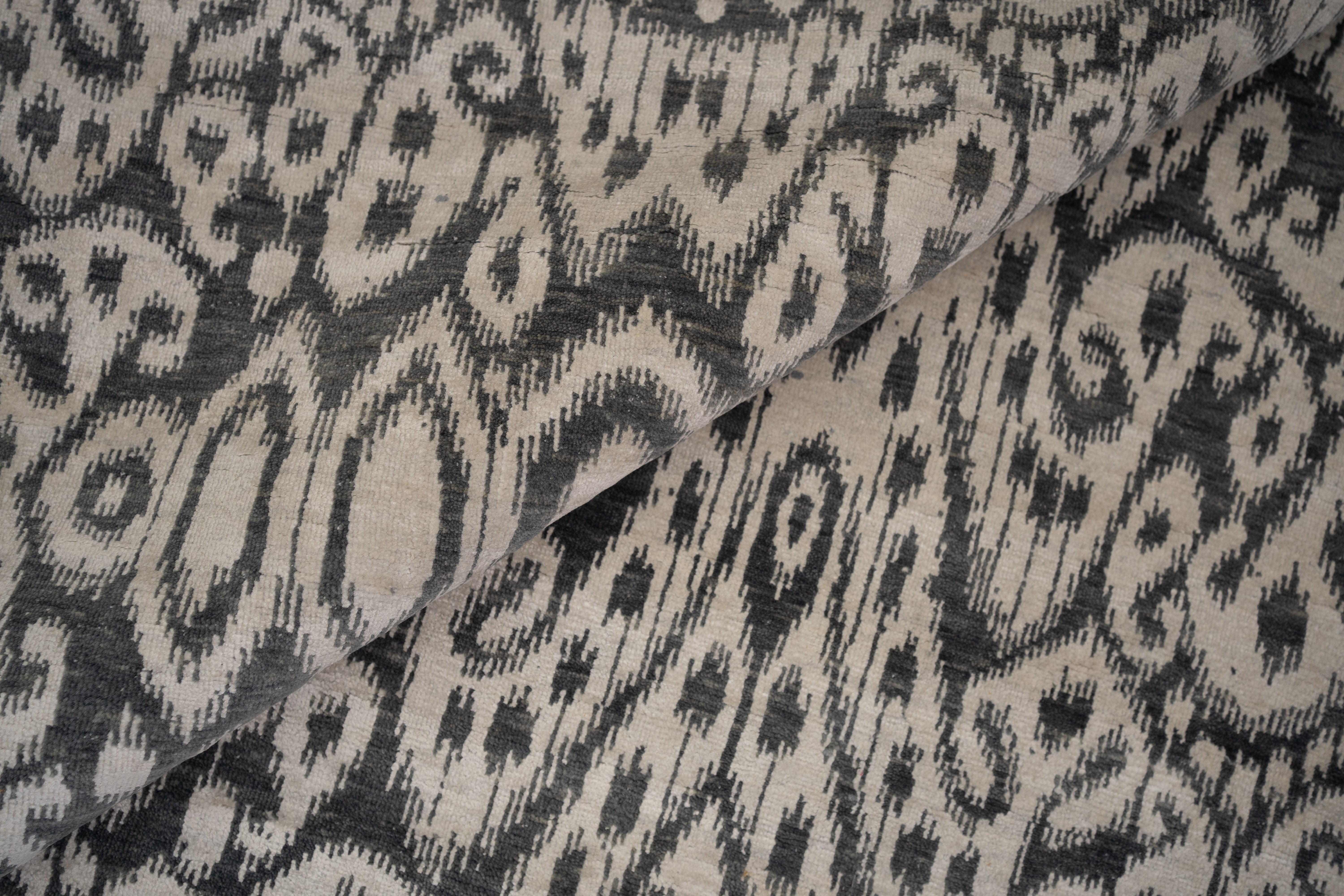 Handknotted Modern Carpet DIA- 3743