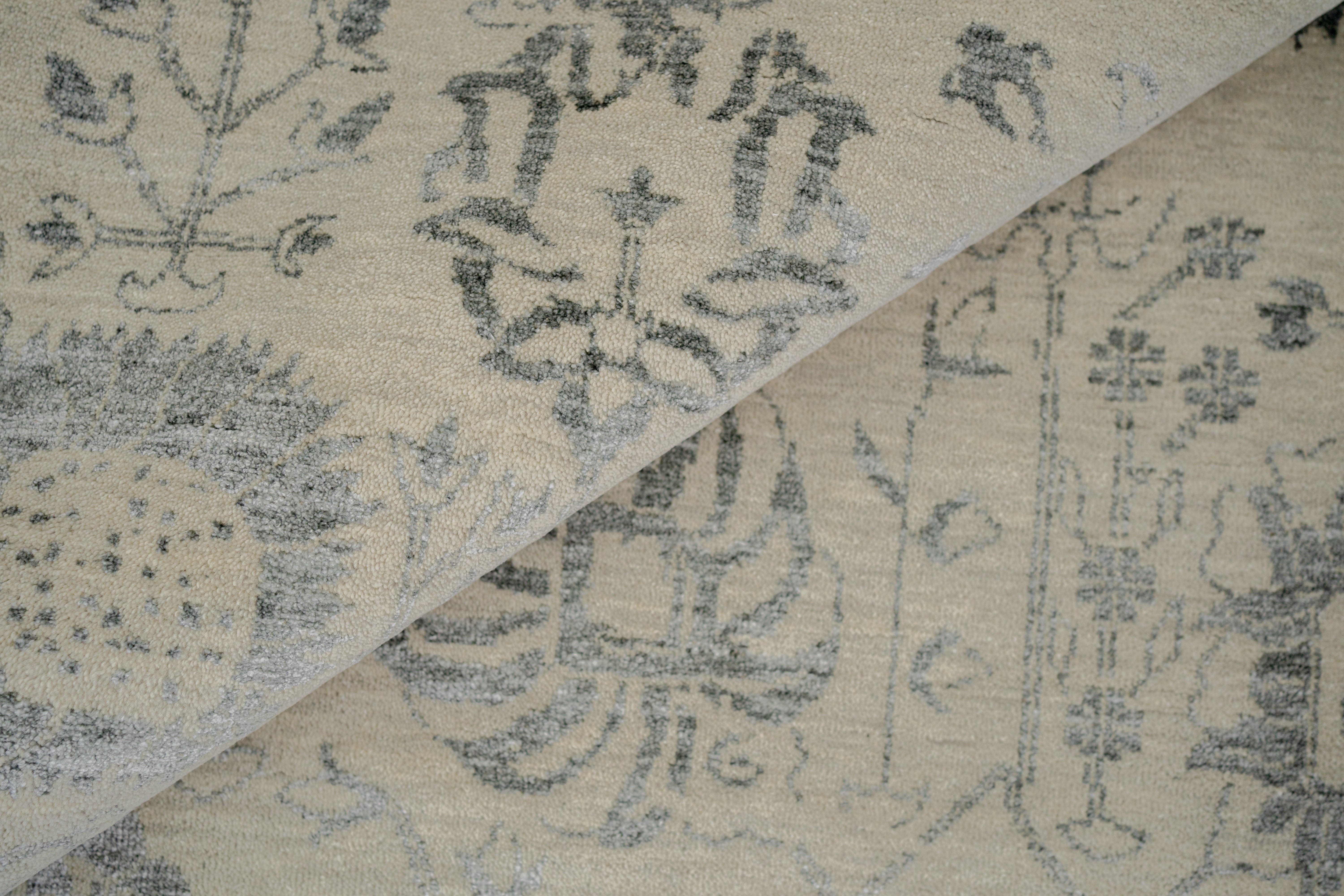 Handknotted Modern Carpet DIA- 657 VASE 3