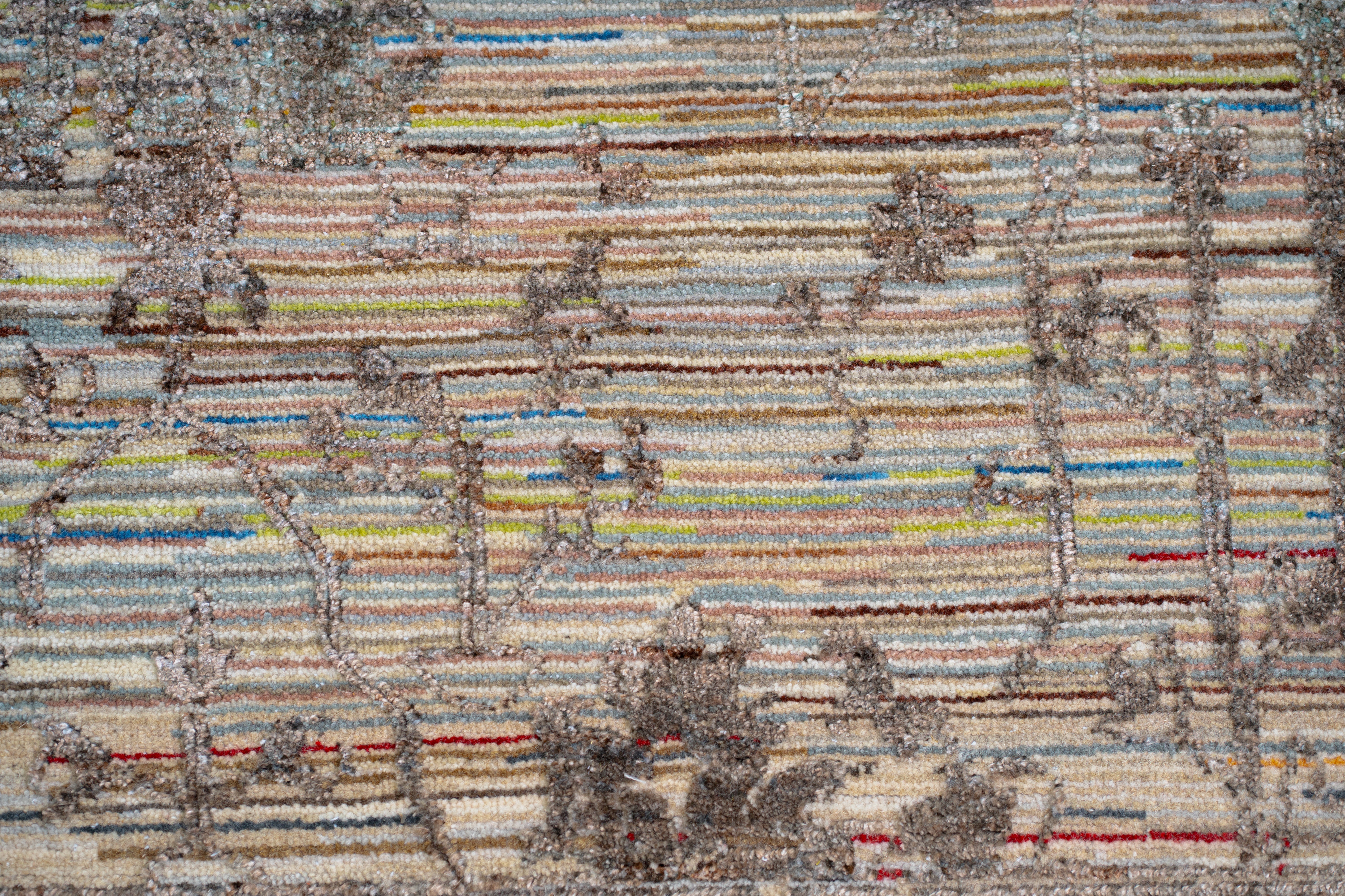 Handknotted Modern Carpet DIA- 1418 VASE 3