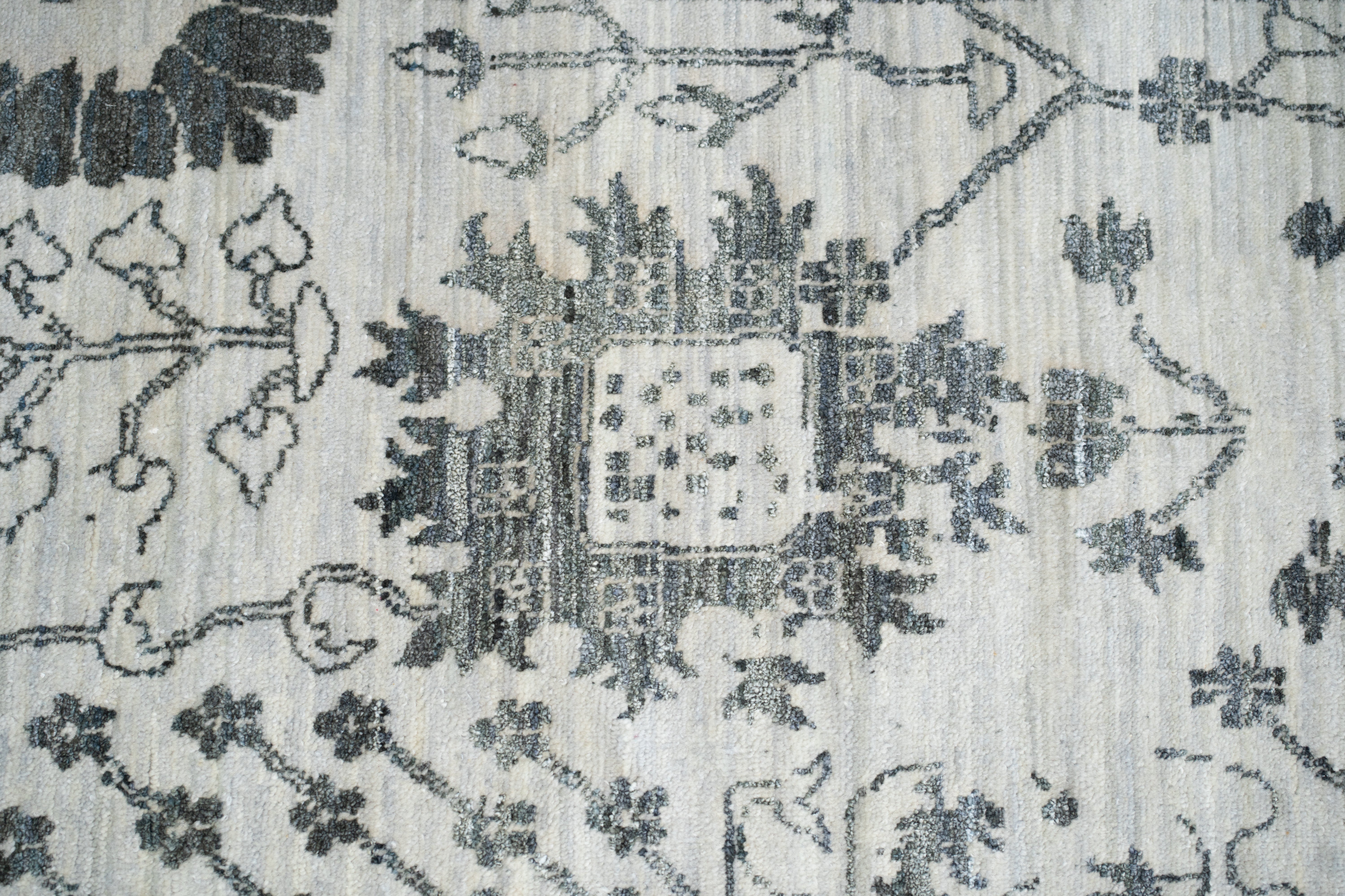 Handknotted Modern Carpet DIA- 1593 VASE 3