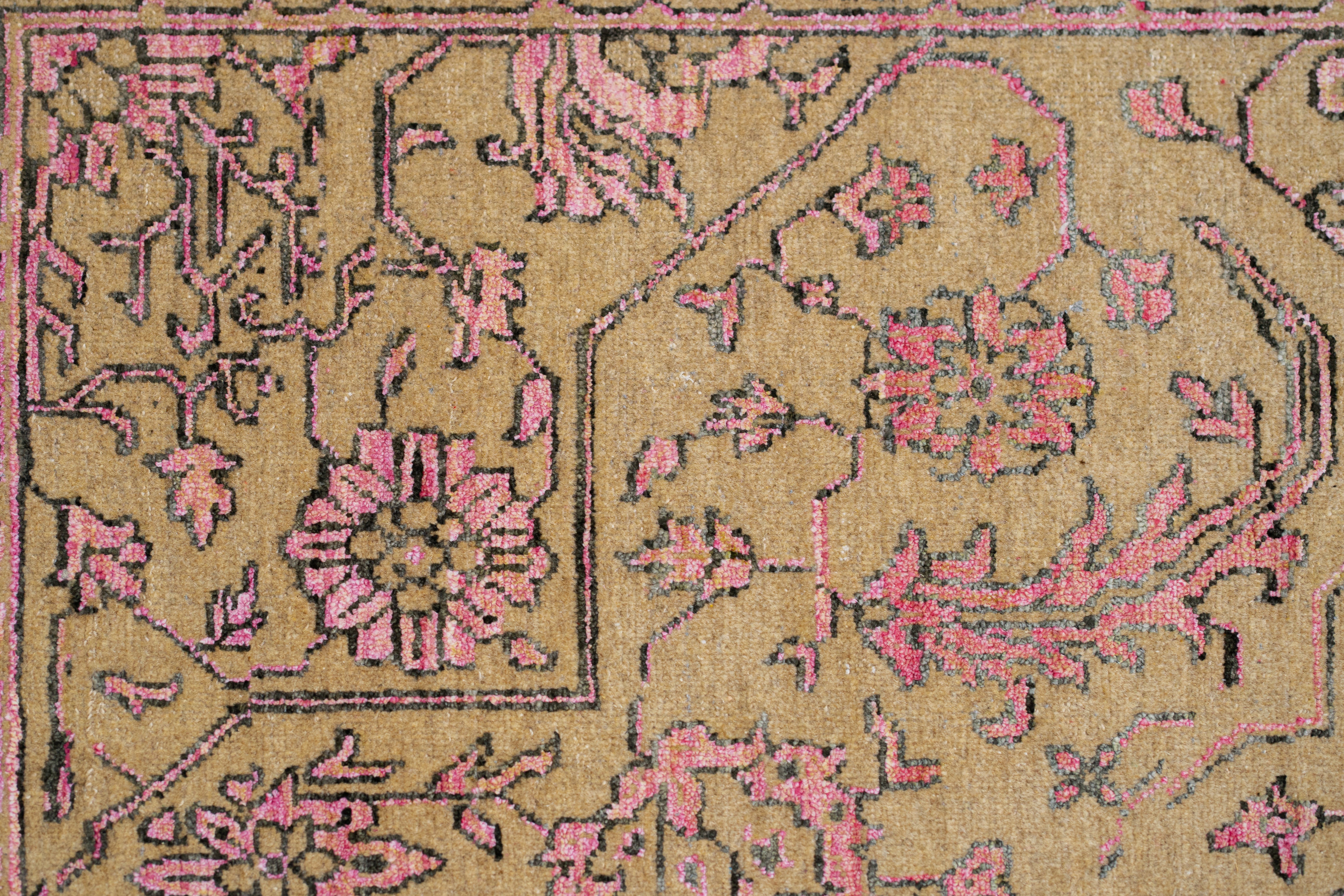 Handknotted Carpet DIA- 2392 SERAPI