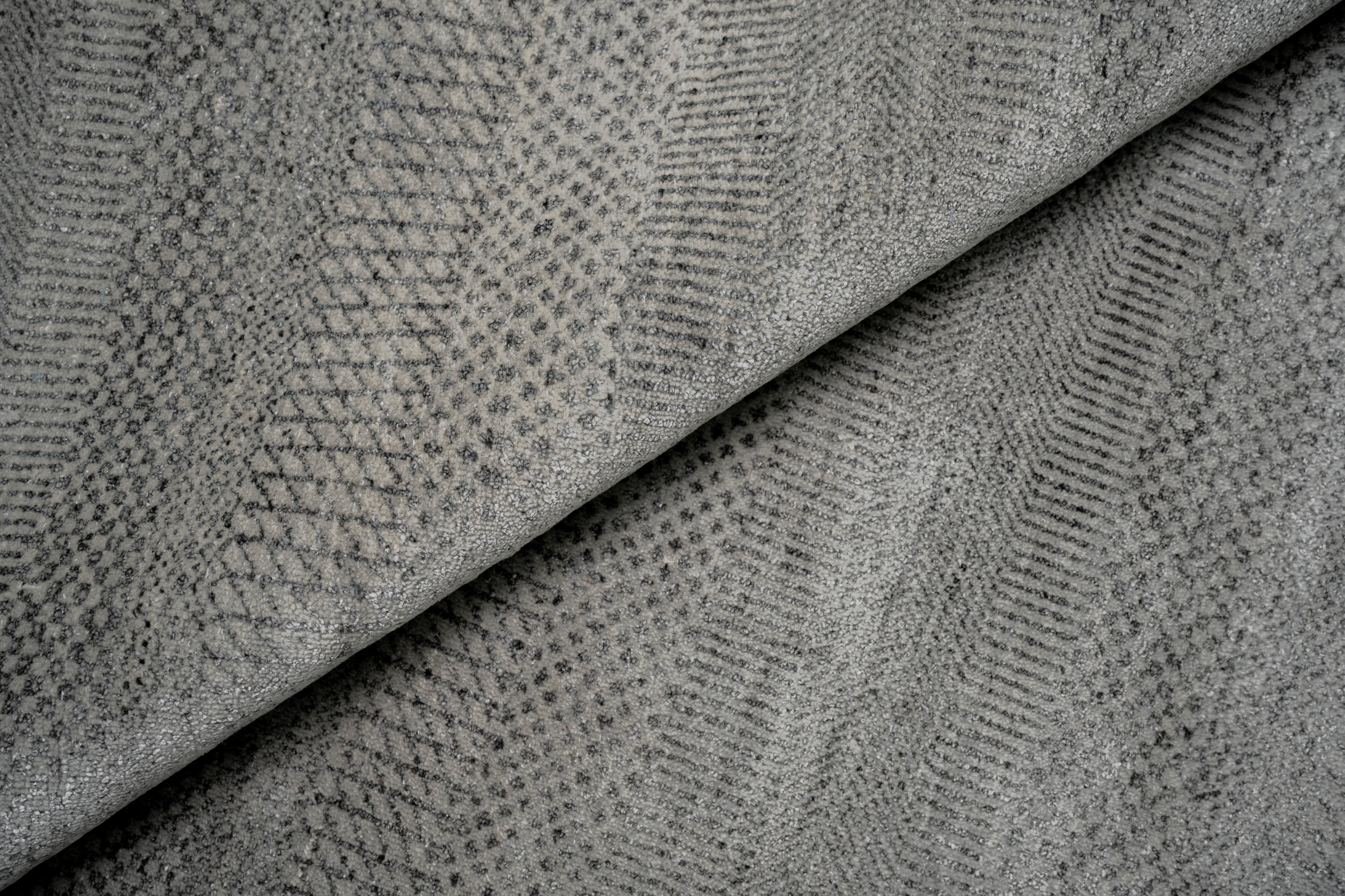 Handknotted Carpet DIA- 1805