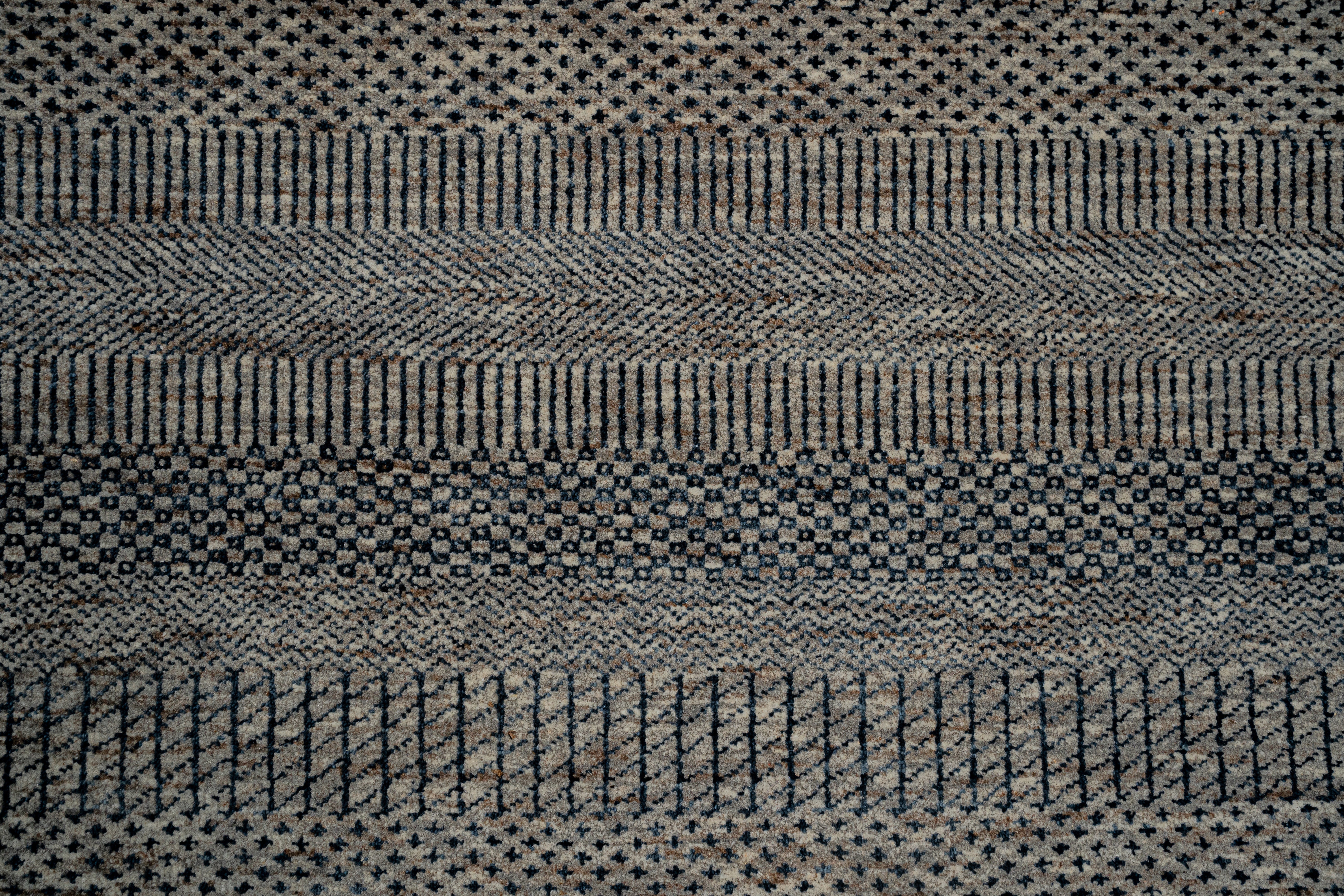 Handknotted Carpet DIA- 664 MCN