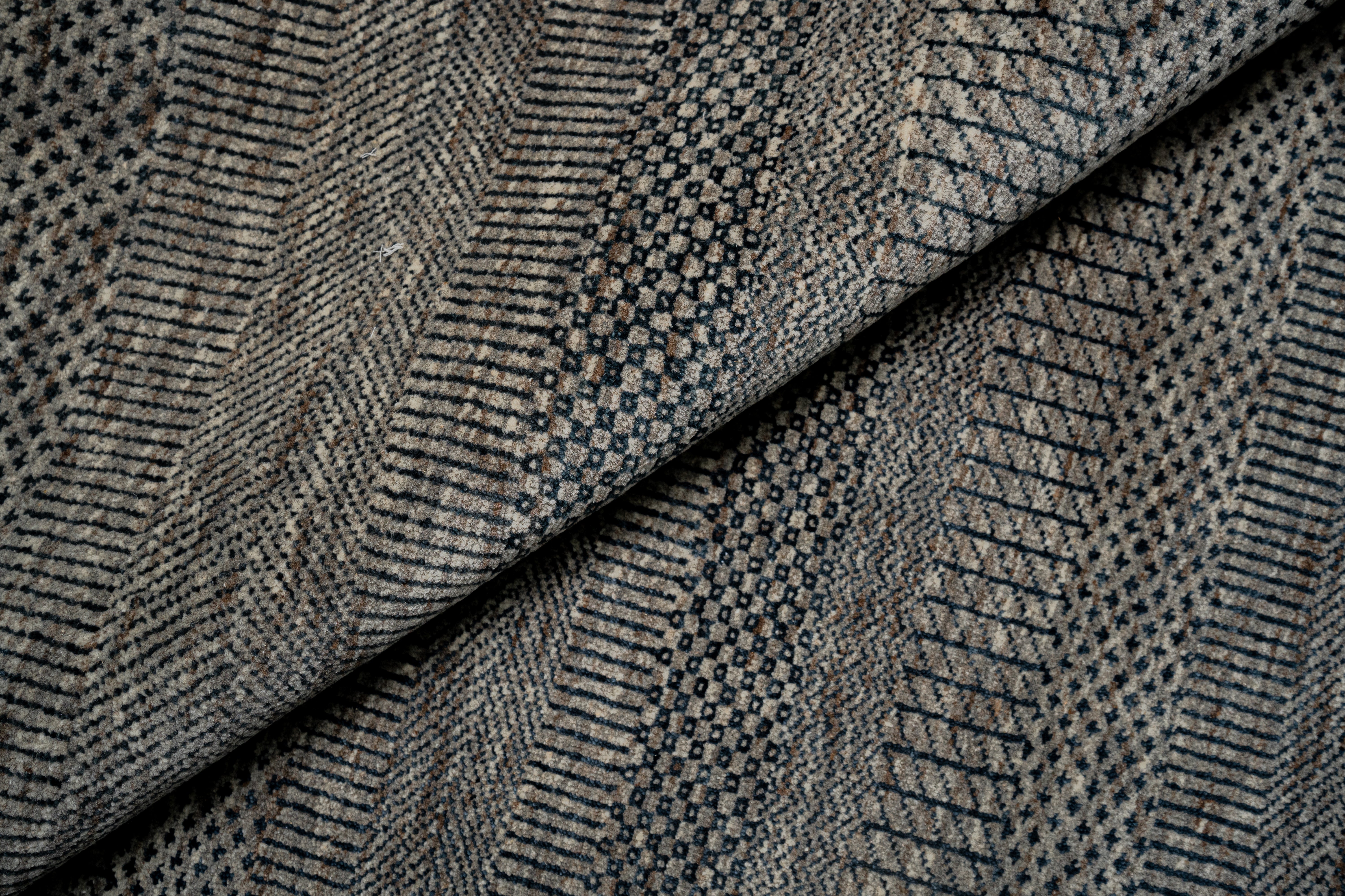 Handknotted Carpet DIA- 664 MCN