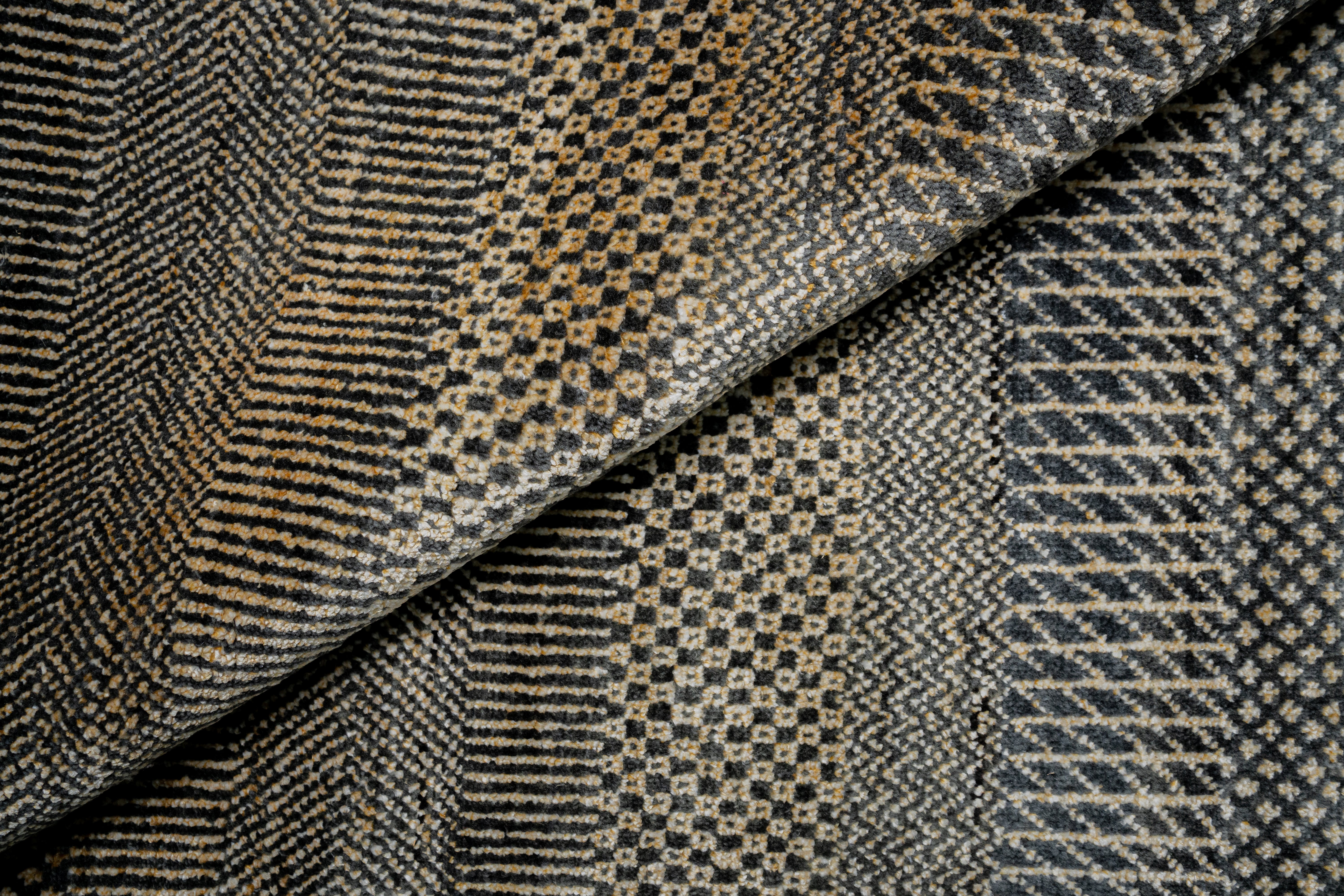 Handknotted Carpet DIA- 833 MCN