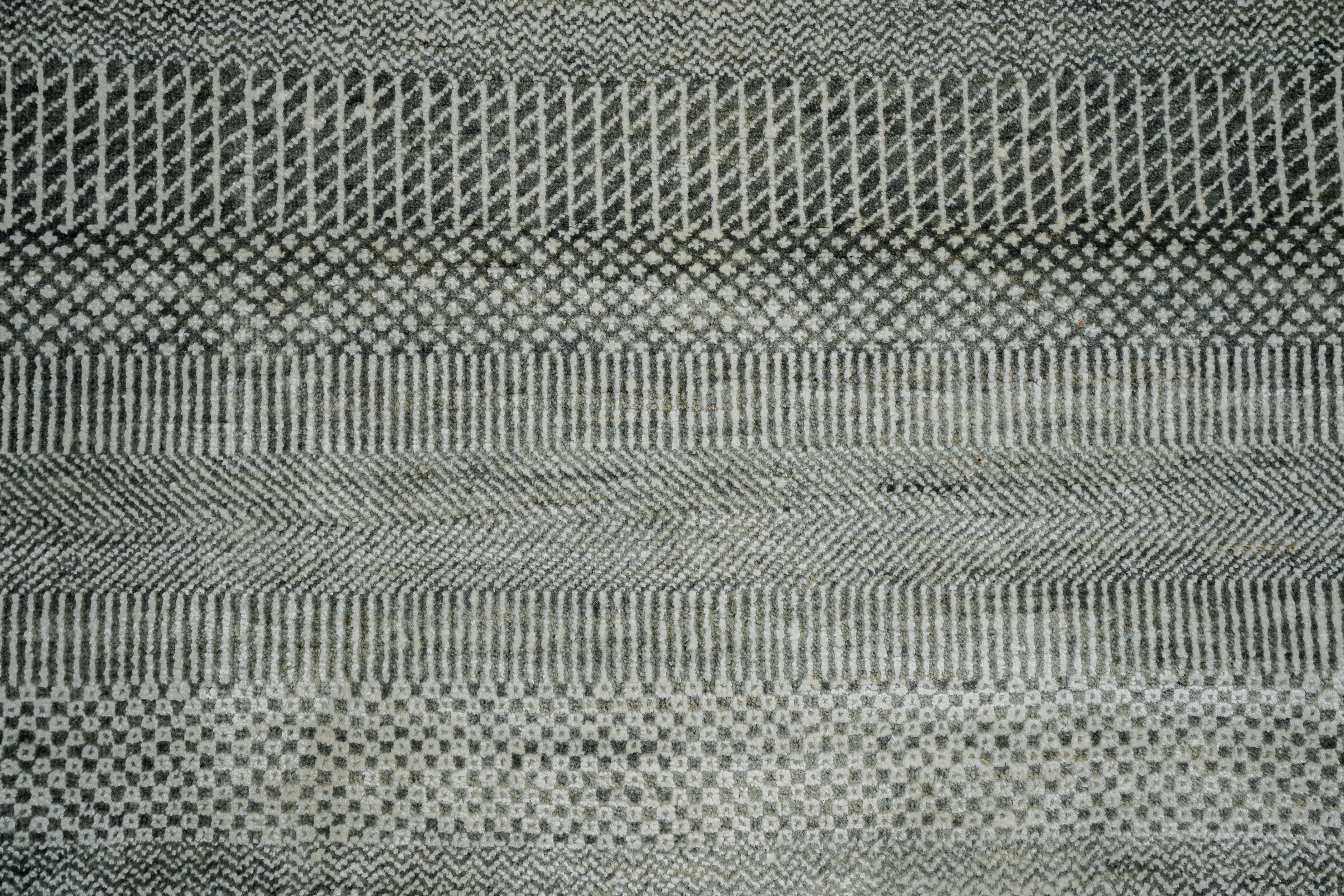 Handknotted Carpet DIA- 3436