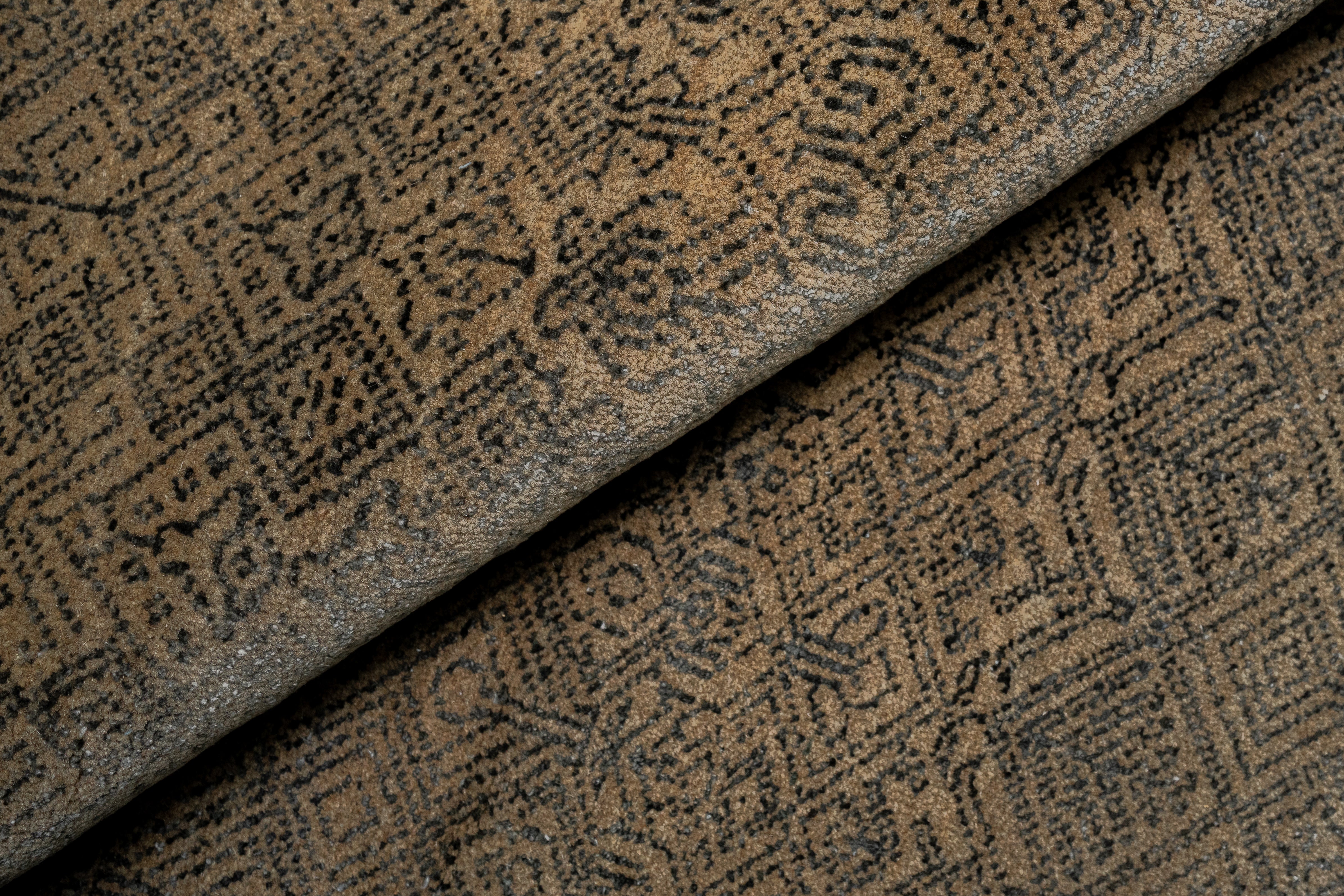 Handknotted Carpet DIA- 1585