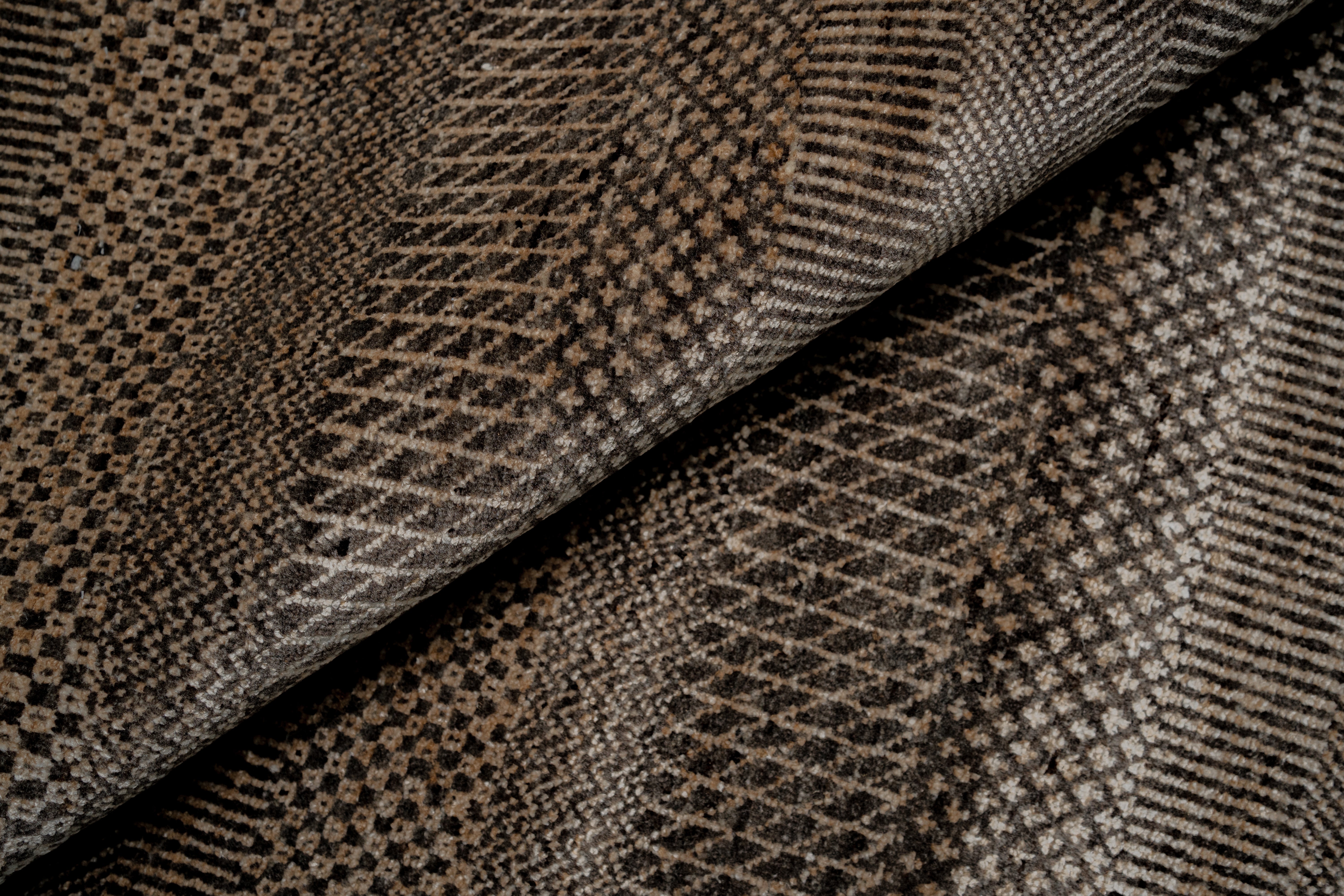 Handknotted Carpet DIA- 1055