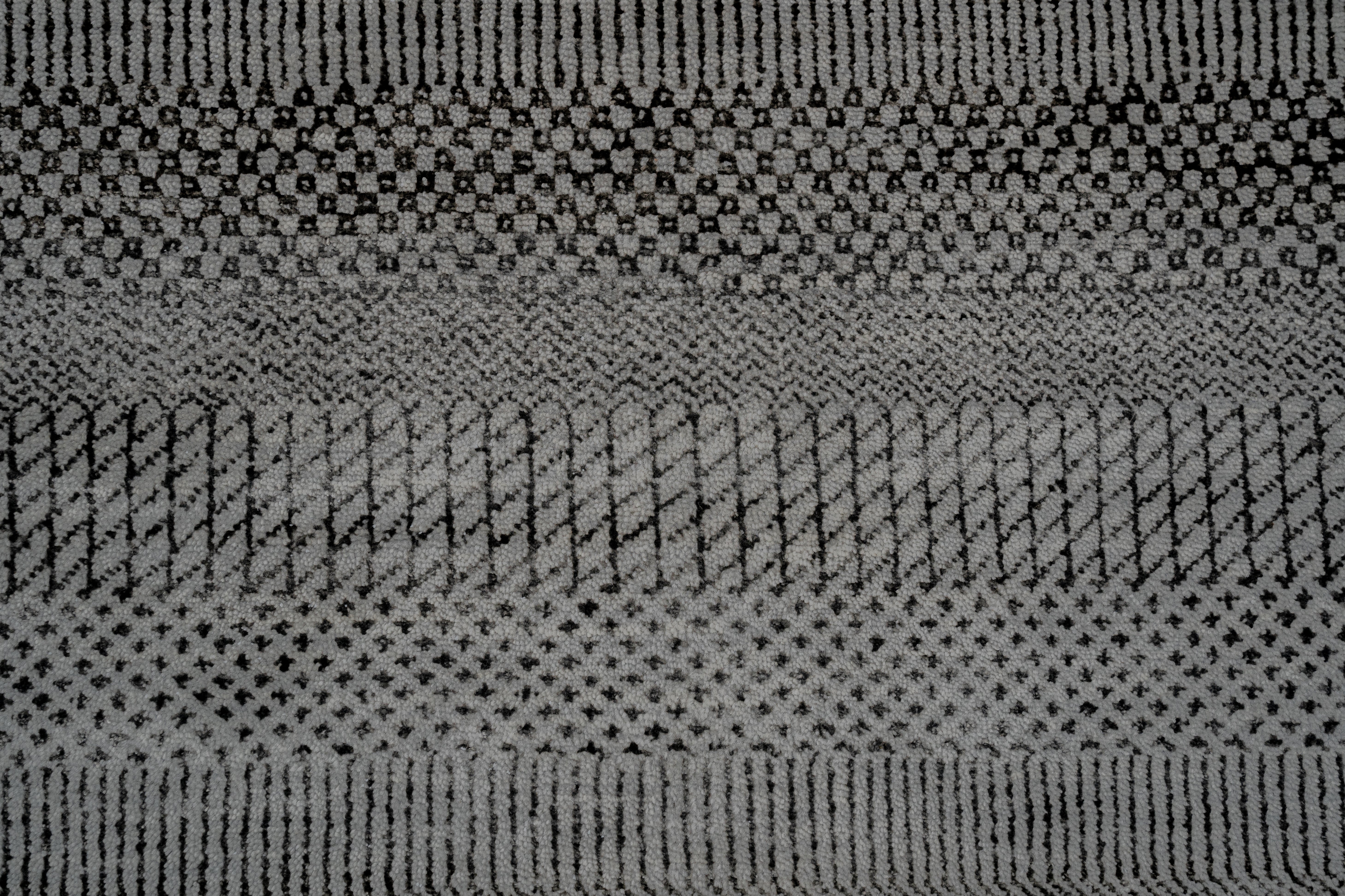 Handknotted Carpet DIA- 187