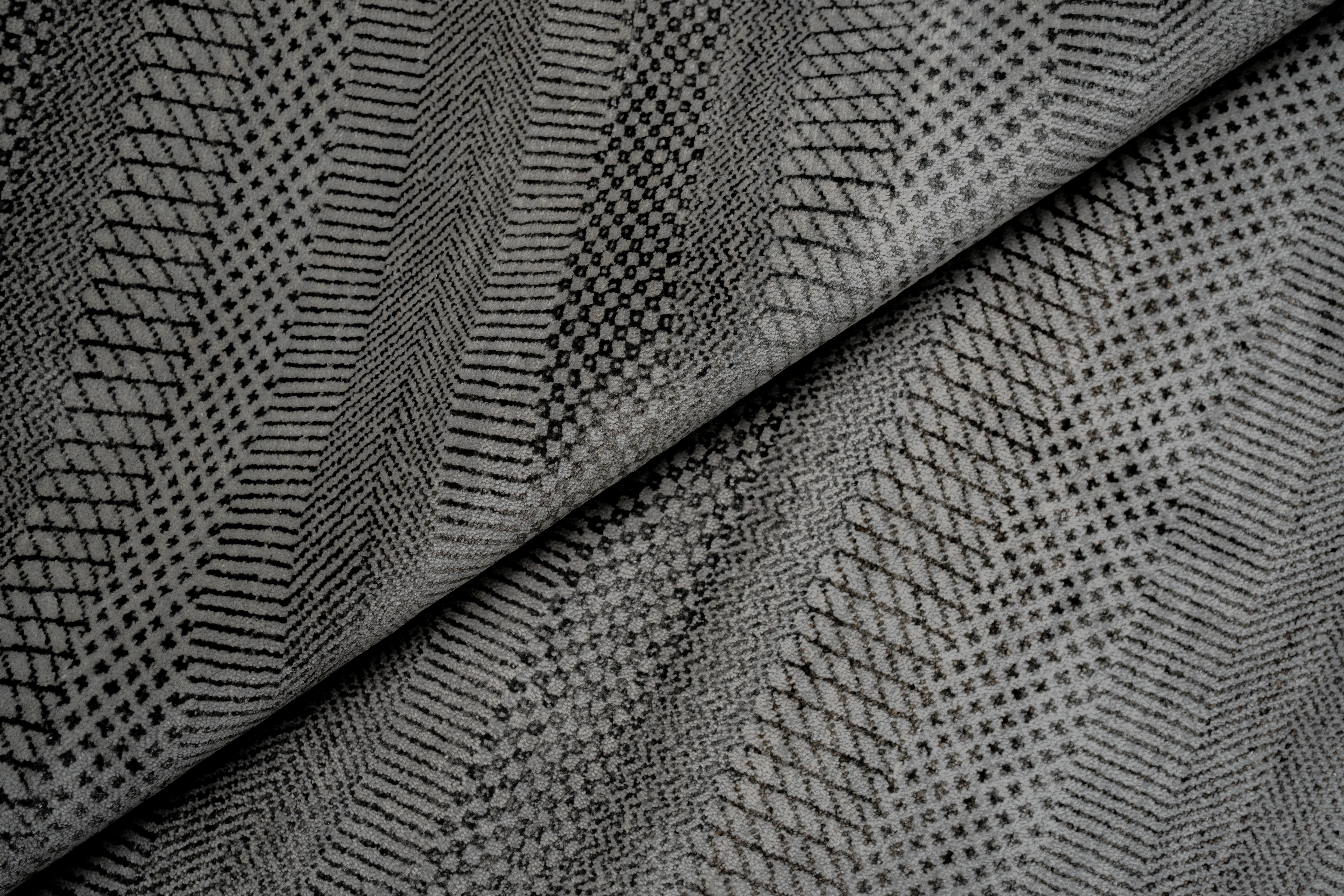 Handknotted Carpet DIA- 187
