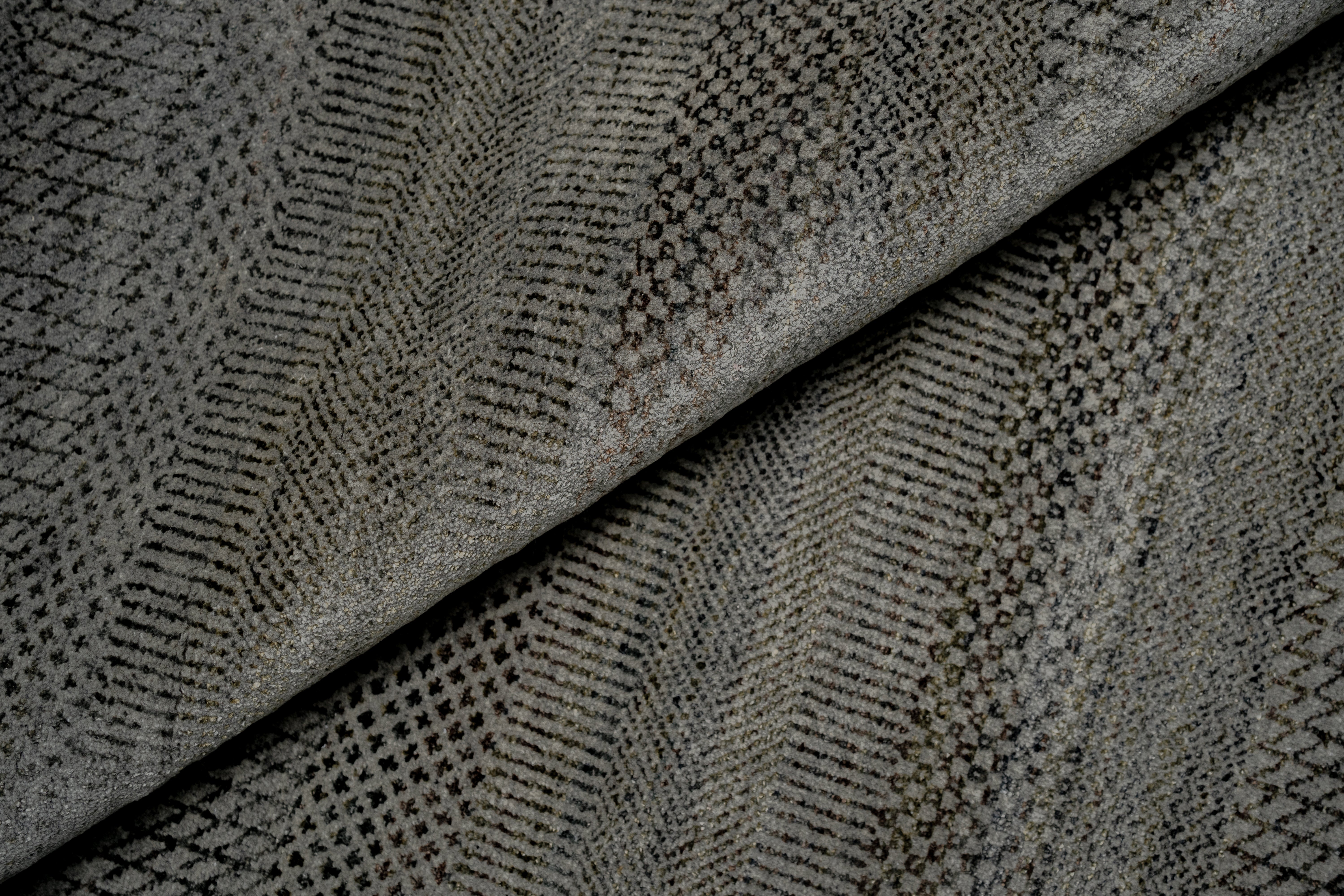 Handknotted Carpet DIA- 2242